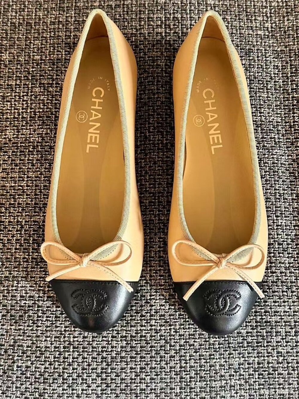 CHANEL Beige Black Cap Toe Bow Leather Ballet Flats